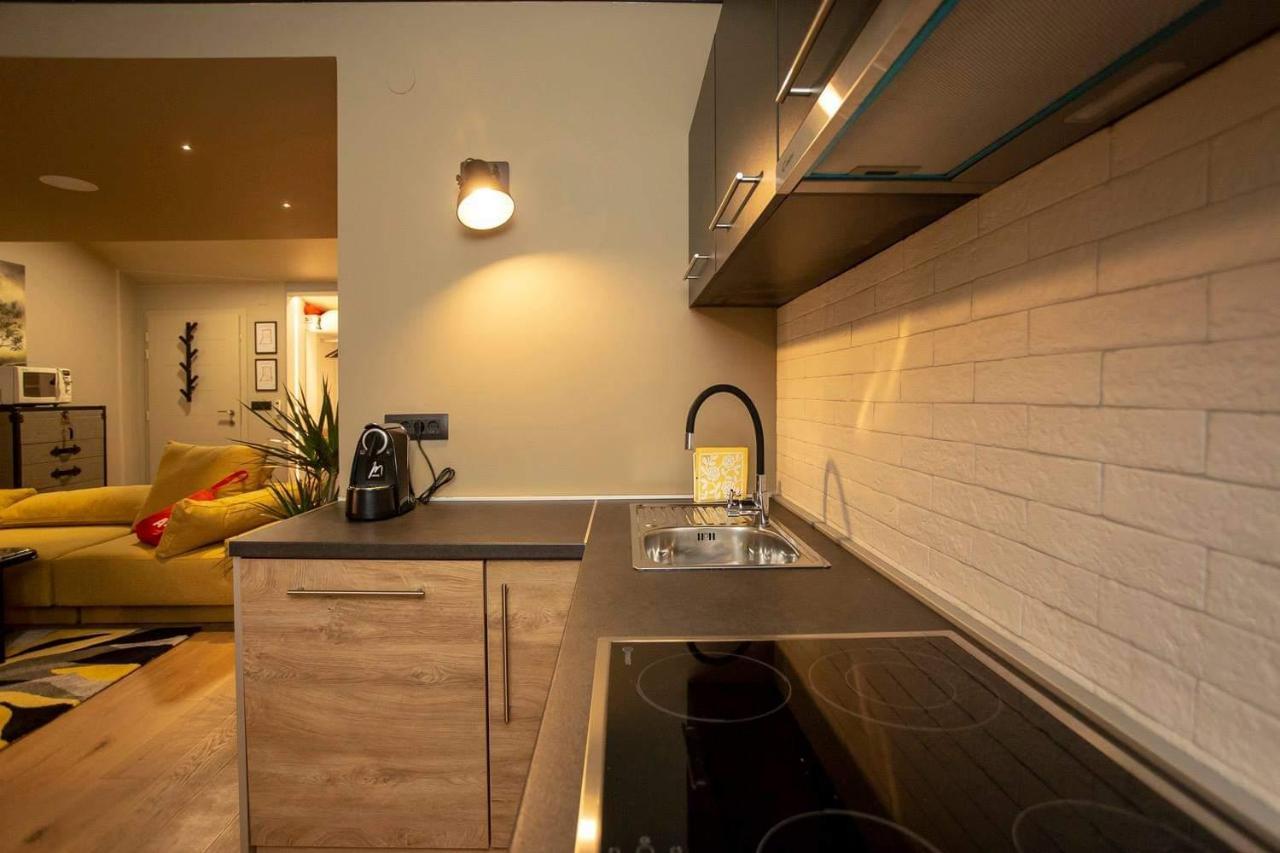 ˇdcˇ Modern Apartment Near The Church Ровинь Экстерьер фото