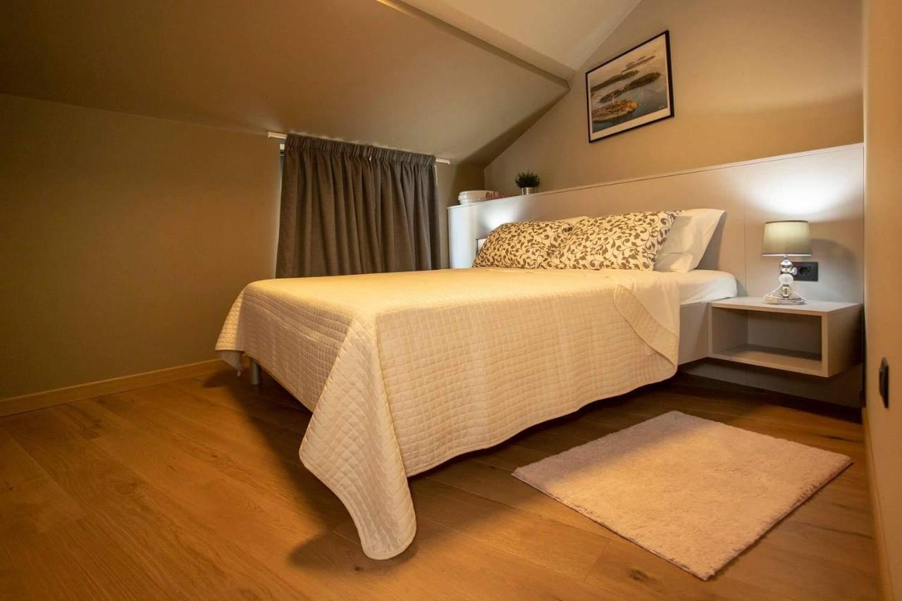 ˇdcˇ Modern Apartment Near The Church Ровинь Экстерьер фото