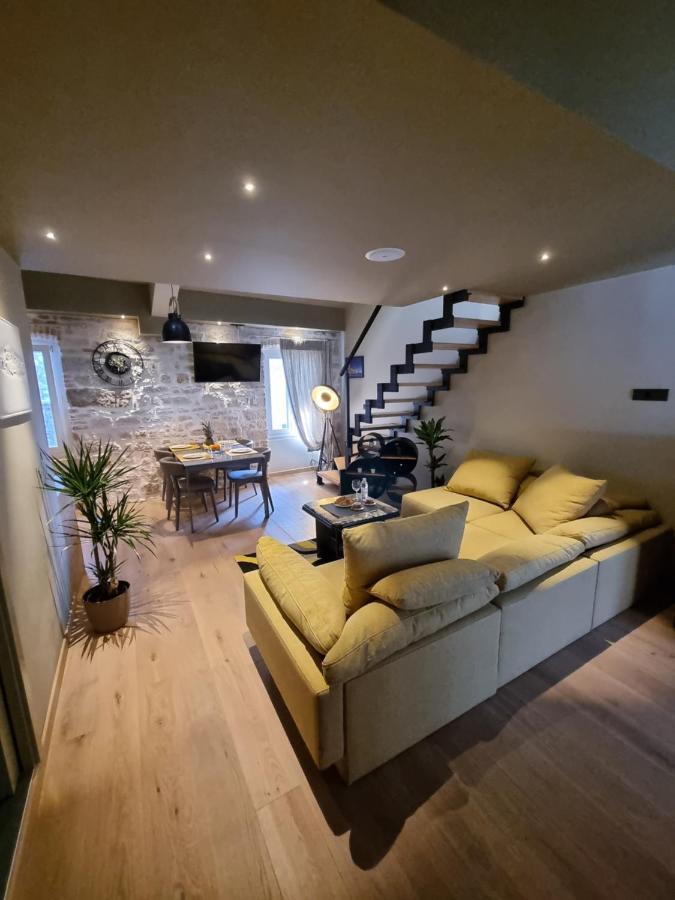 ˇdcˇ Modern Apartment Near The Church Ровинь Экстерьер фото